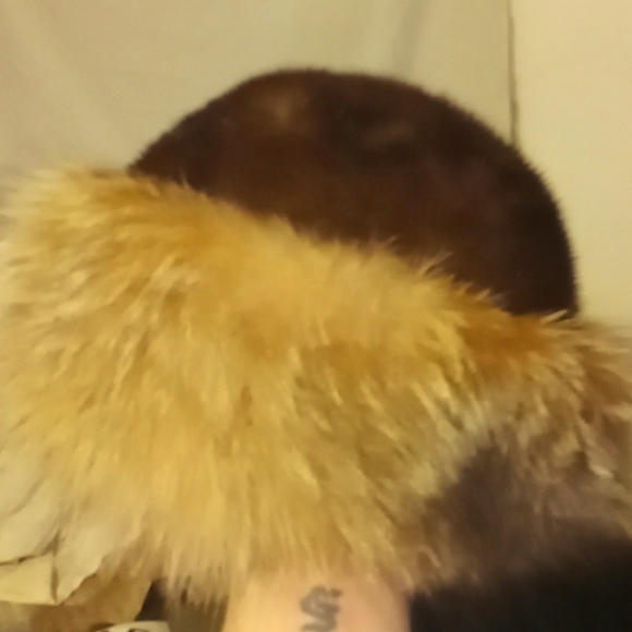 It's a Canadian mink n fox hat but manufactured in Denmark - Picture 1 of 1